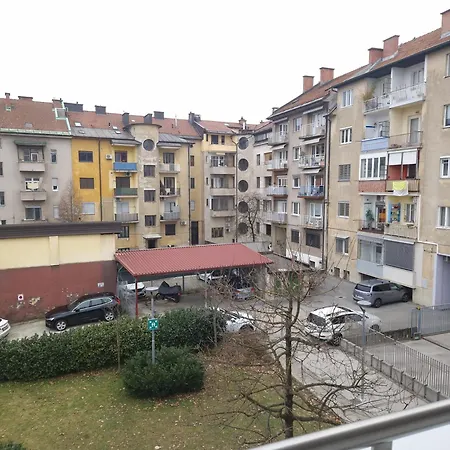 Heart Of With Free Parking Апартаменти *