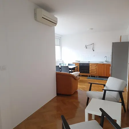 Heart Of With Free Parking Apartment *
