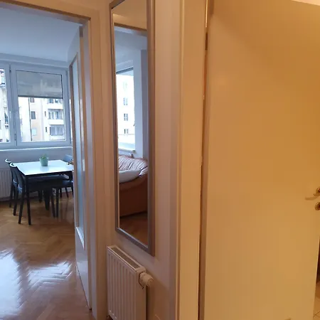 Heart Of With Free Parking Apartment *