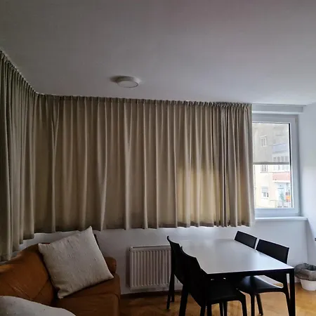 Heart Of With Free Parking Apartment *