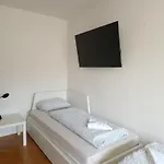 Heart Of With Free Parking Apartment